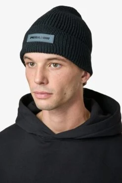 Pegador Logo Rubber Beanie Heavy Knit Black Black -Pegador Sale Store 24053 PEGADOR BlackWeek Drop 1210 1