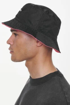 Juan Reversible Bucket Hat Black Strawberry -Pegador Sale Store PGDR LAST MINUTE E COMMERCE43884