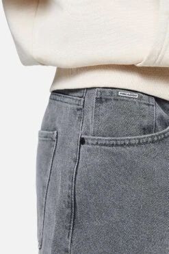 Baures Straight Jeans Washed Grey 9 Baures Straight Jeans Washed Grey -Pegador Sale Store PGDR NEVER TOO LATE ECOMMERCE 2 FEMALE BLUE116