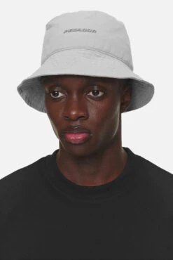 Logo Nylon Bucket Hat Cool Grey -Pegador Sale Store PGDR NEVER TOO LATE ECOMMERCE MALE CAPS20 2d63e2cf f57e 4142 88d5 a1d47f361977