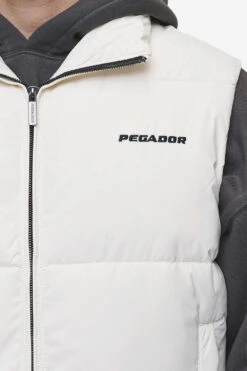 Landin Puffer Vest Bone White 11 Landin Puffer Vest Bone White -Pegador Sale Store PGDR WINTERJACKETS ECOMMERCE MENS50799 d5b3b943 249b 4835 b1bd b5fcb6dee023