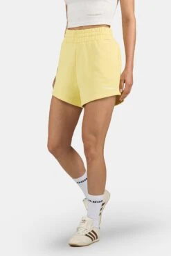 Wiluna High Waisted Sweat Shorts Washed Soft Yellow White -Pegador Sale Store PGDR 3344 585 004 Wiluna High Waisted Sweatshorts Washed Soft Yellow White 5450